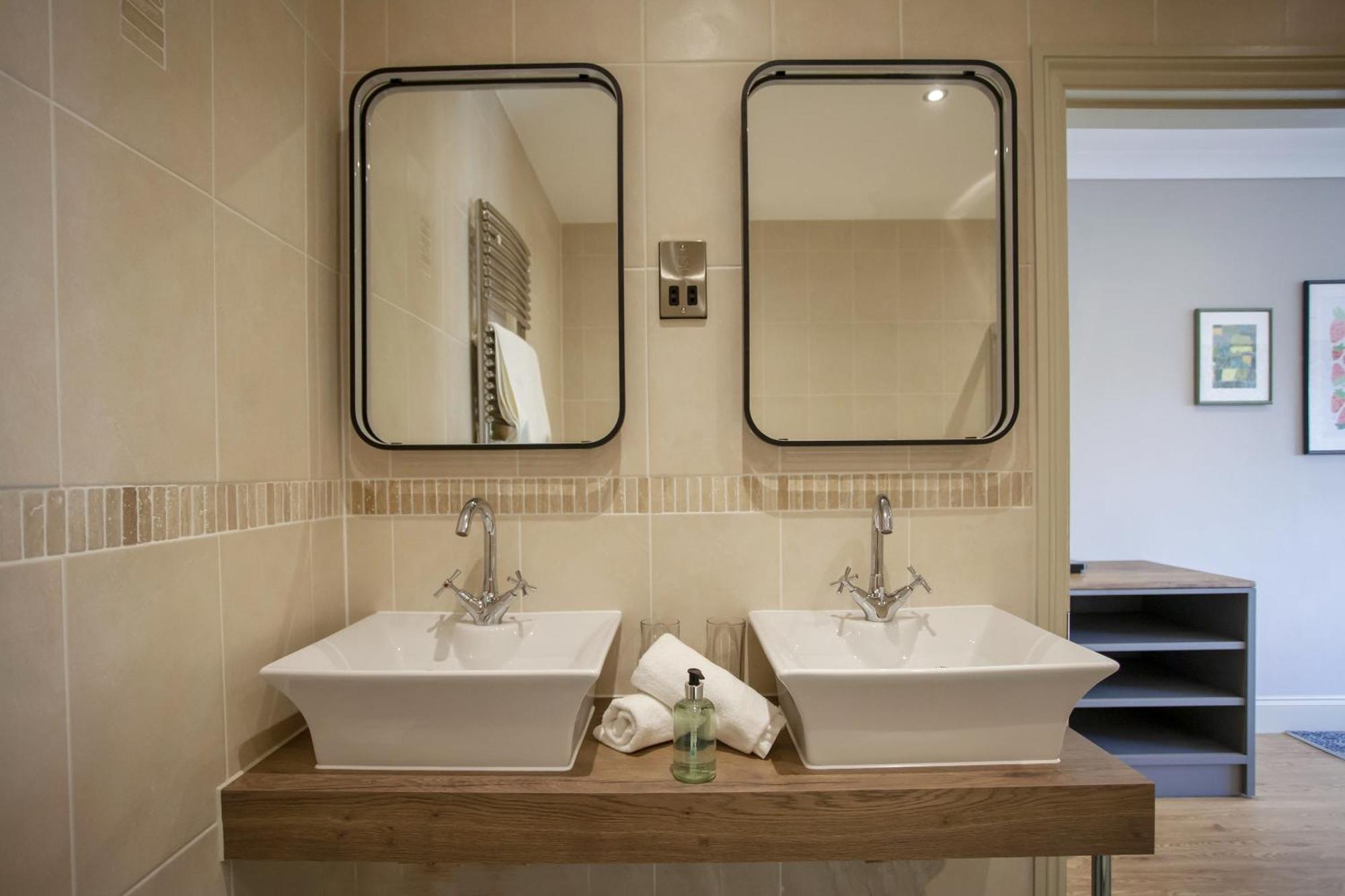 The Woodborough Inn Winscombe Buitenkant foto